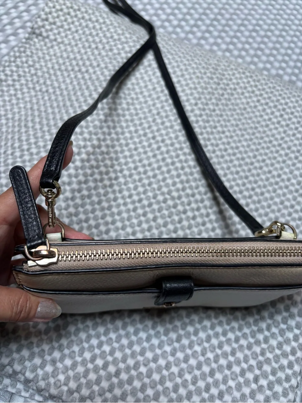 kate spade White, Beige & Black Pebbled Leather Crossbody Wallet/Bag